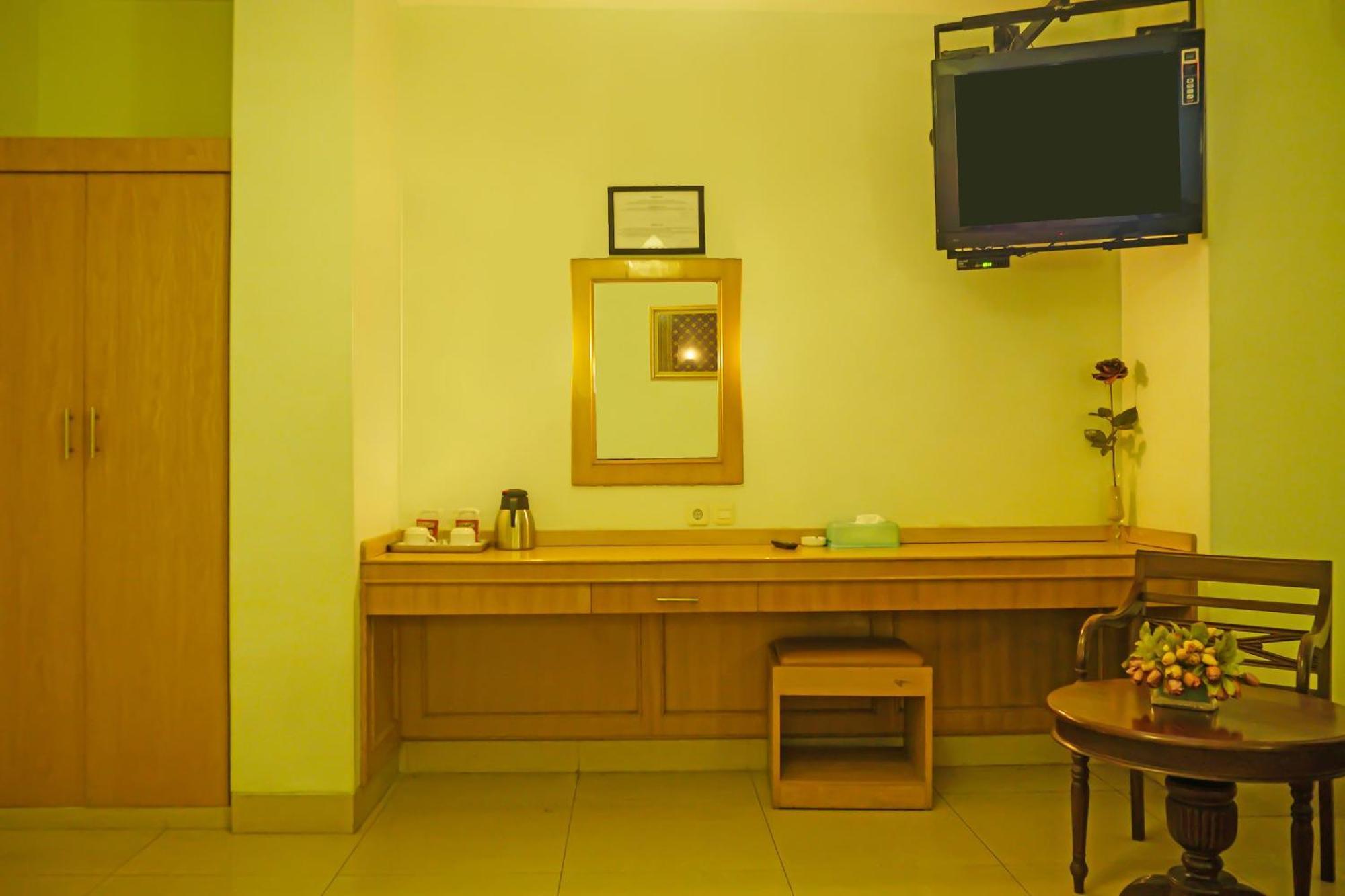 Super Oyo Collection O 92690 Hotel Limas Palembang Zewnętrze zdjęcie