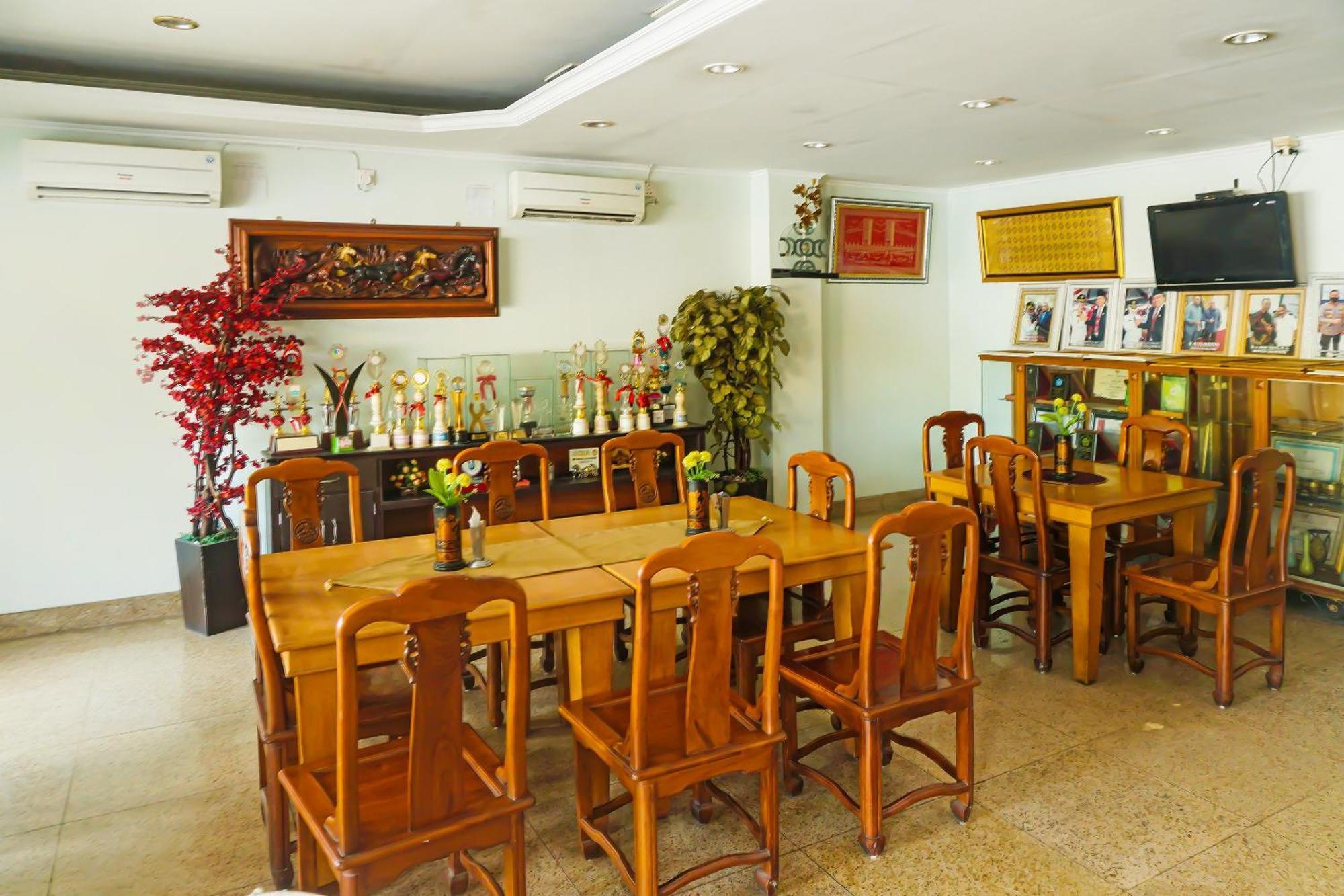Super Oyo Collection O 92690 Hotel Limas Palembang Zewnętrze zdjęcie